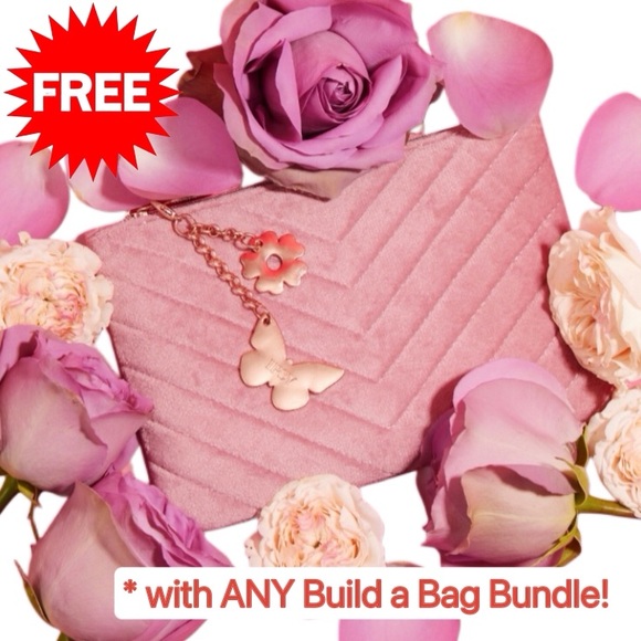 🎉FREE w any Build a Bag! Ipsy Glam Bag LE Pink Quilted Cosmetic Toiletries *NEW! - Picture 1 of 12